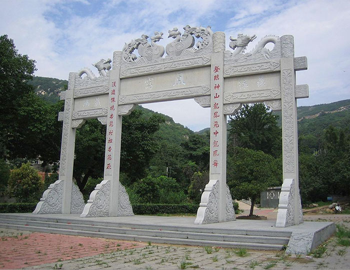 景区三门石牌坊