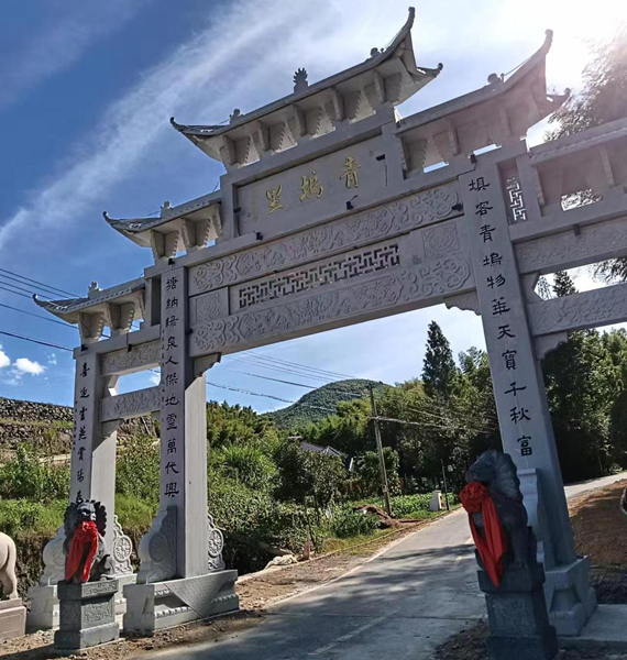 三门石雕牌楼